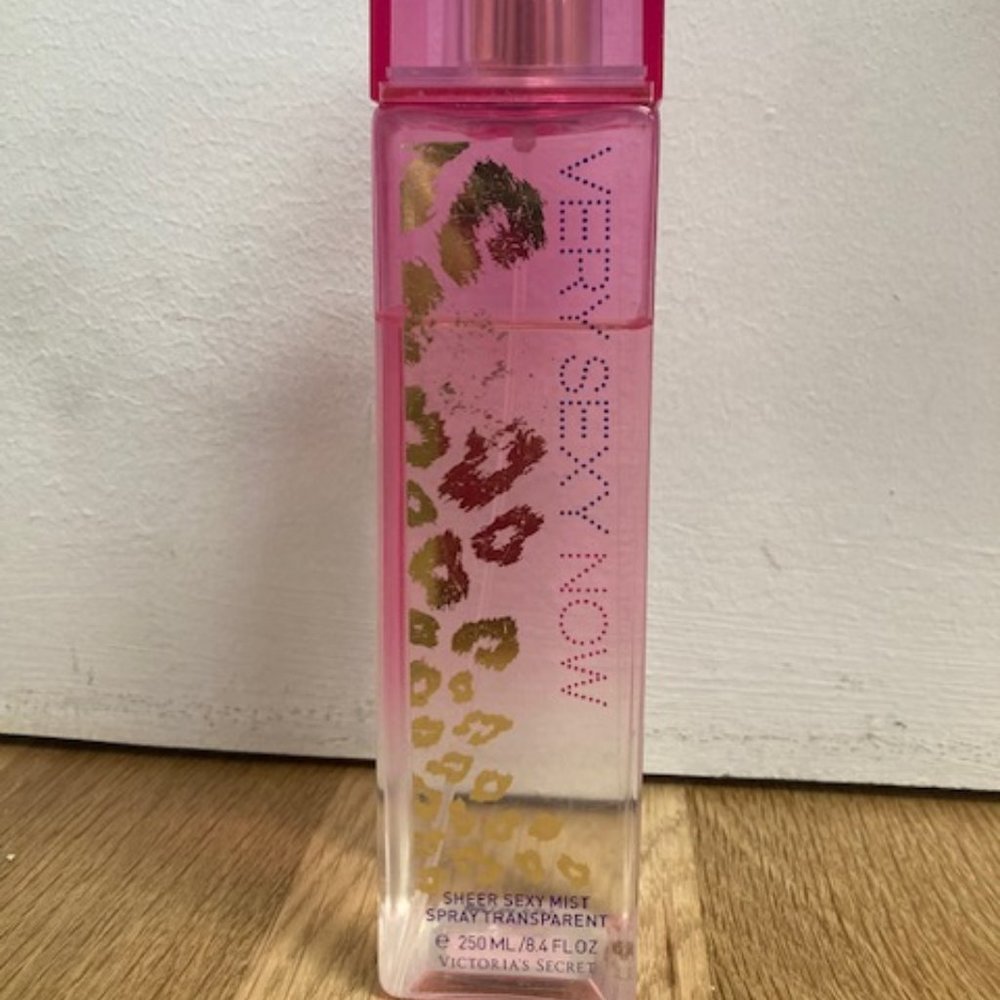 Victoria's Secret Very Sexy Now DISCONTINUED Mist 75-80% FULL